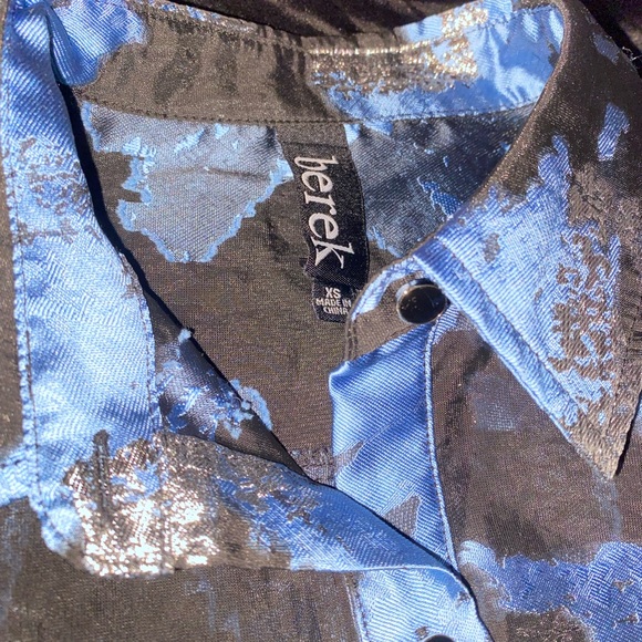 Metallic floral mesh button up top - Picture 8 of 8